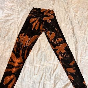 Offline by Aerie athletic leggings. Brown and black tie dyed